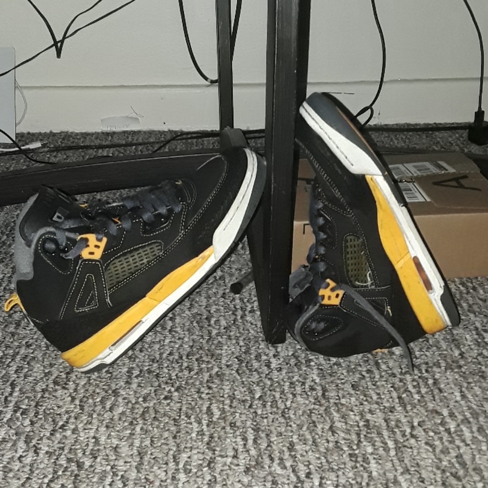 Black and yellow retros used